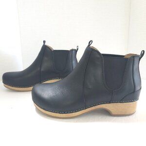 Women’s Dansko Becka Chelsea Ankle Boots Black Oiled Pull Up Leather EU 40 US 8